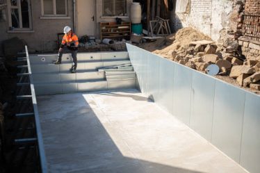 Un constructeur de piscines analyse plusieurs critères avant de recommander un matériau. Aussi, il observe le climat local