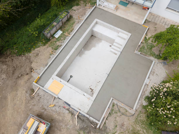 Un constructeur de piscines peut tout à fait proposer une piscine enterrée. De plus, il possède les compétences techniques