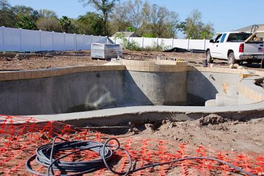 Le métier de constructeur de piscines exige des compétences techniques précises. En effet, les professionnels doivent
