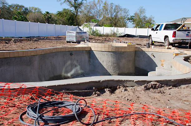 Le métier de constructeur de piscines exige des compétences techniques précises. En effet, les professionnels doivent