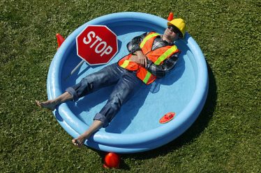 Un constructeur de piscines peut effectivement proposer des piscines à débordement. Évidemment, ce type de bassin nécessite