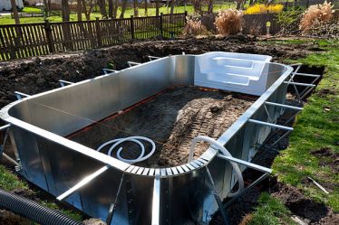 Un chantier réalisé par un constructeur de piscines demande une planification précise. Ainsi, chaque étape doit être organisée