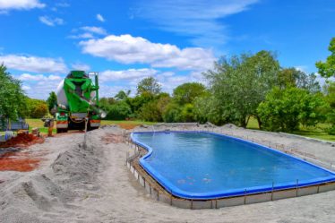 Un constructeur de piscines peut réaliser bien plus que le bassin lui-même. Ainsi, il peut intégrer des équipements indispensables.